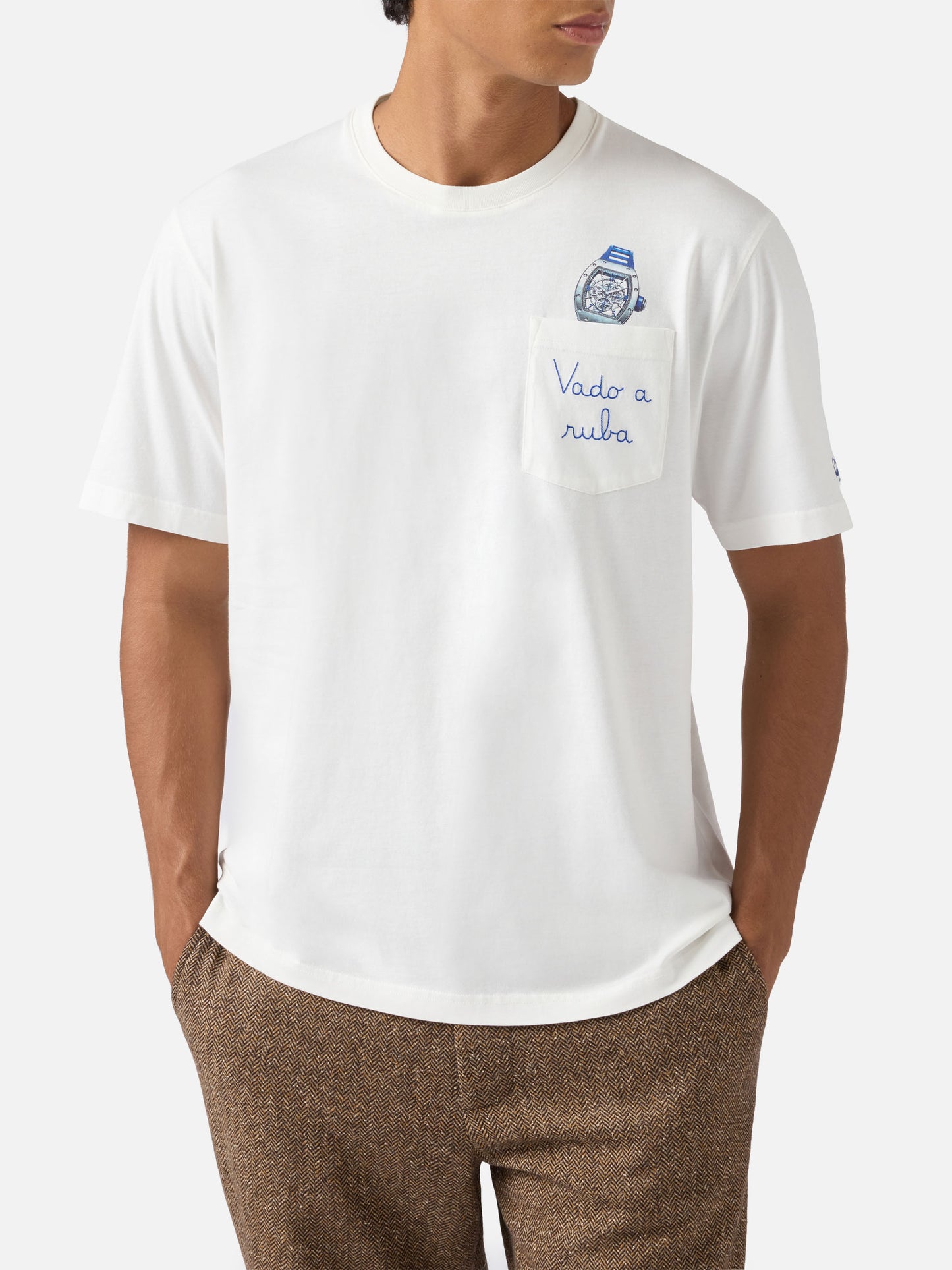 T-shirt Connor in cotone bianco con ricamo sul taschino Vado a ruba