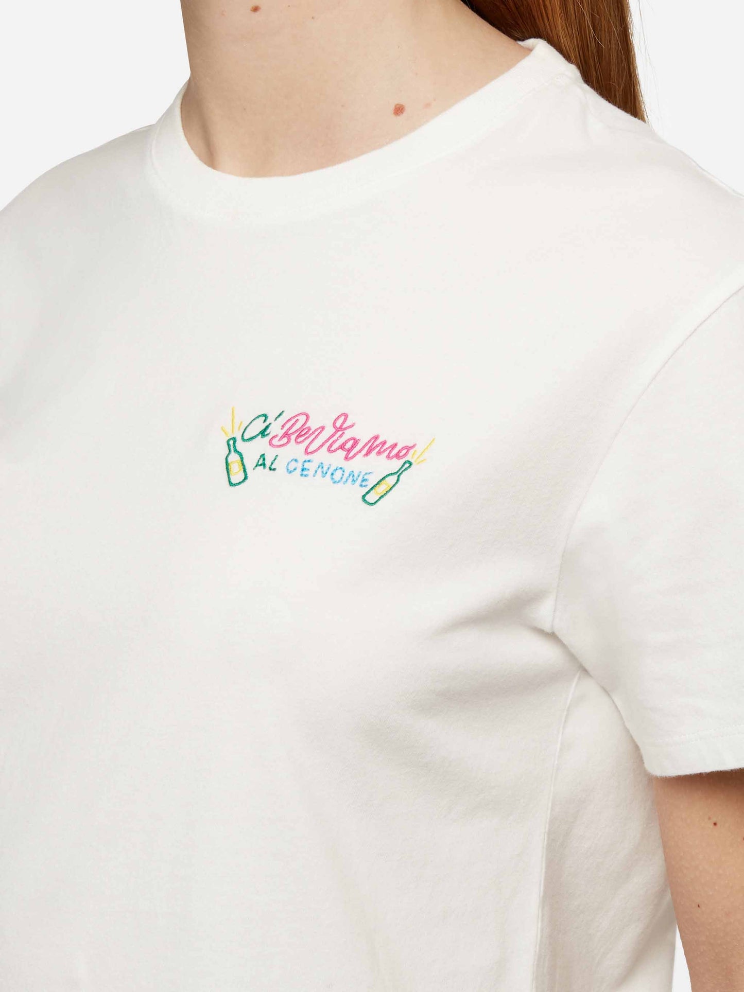 Winter-Baumwoll-T-Shirt Emilie mit „Ci beviamo al cenone“-Stickerei | INSULTI LUMINOSI SONDEREDITION