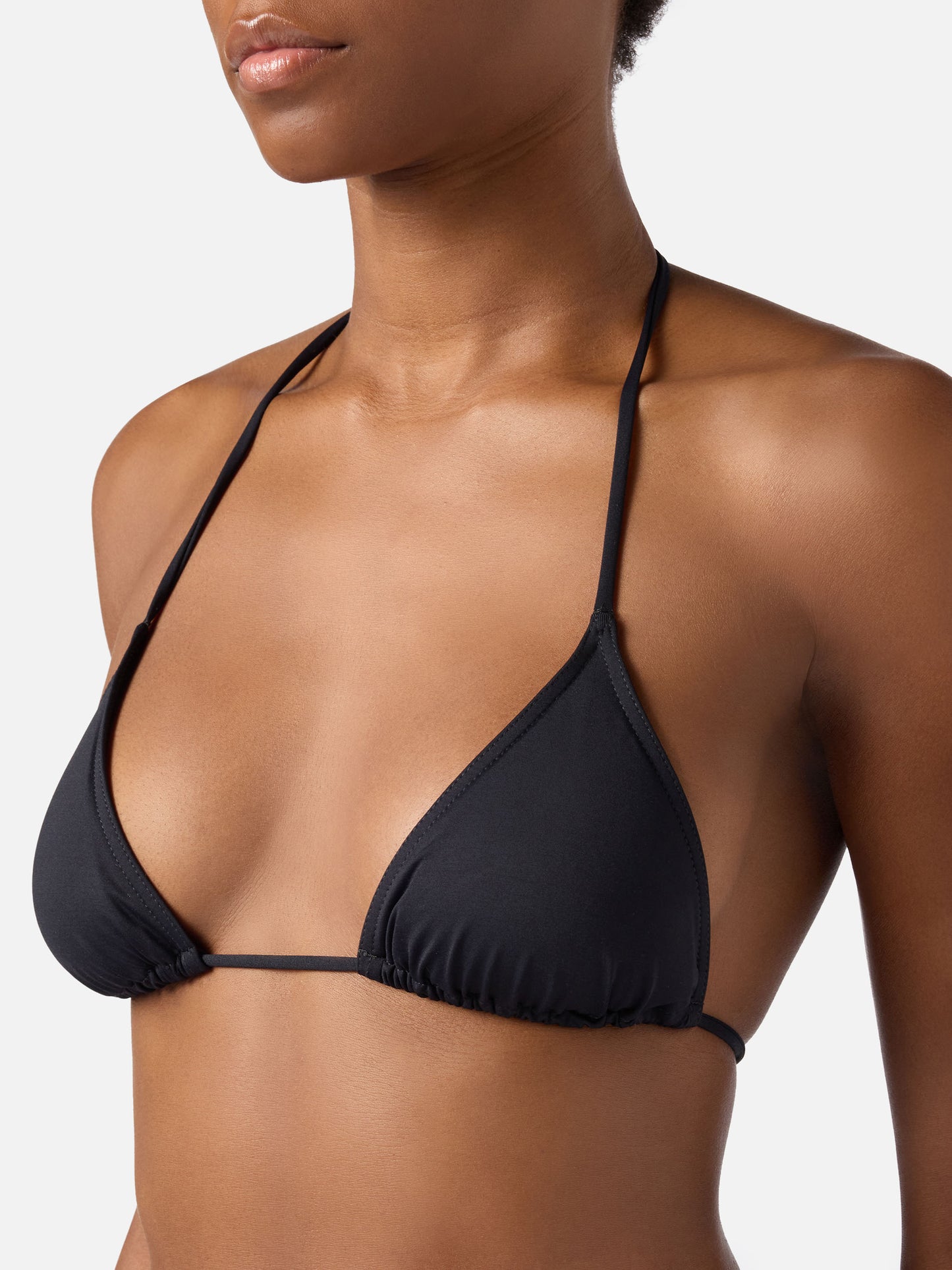 Top de bikini triangular Leah con lazos en negro liso