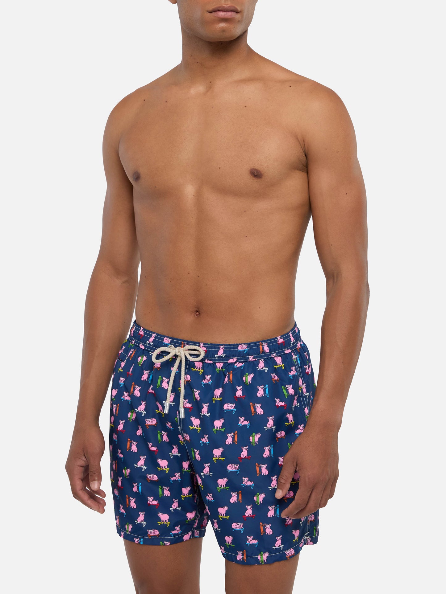 Costume da bagno da uomo in tessuto leggero con stampa maialini skater