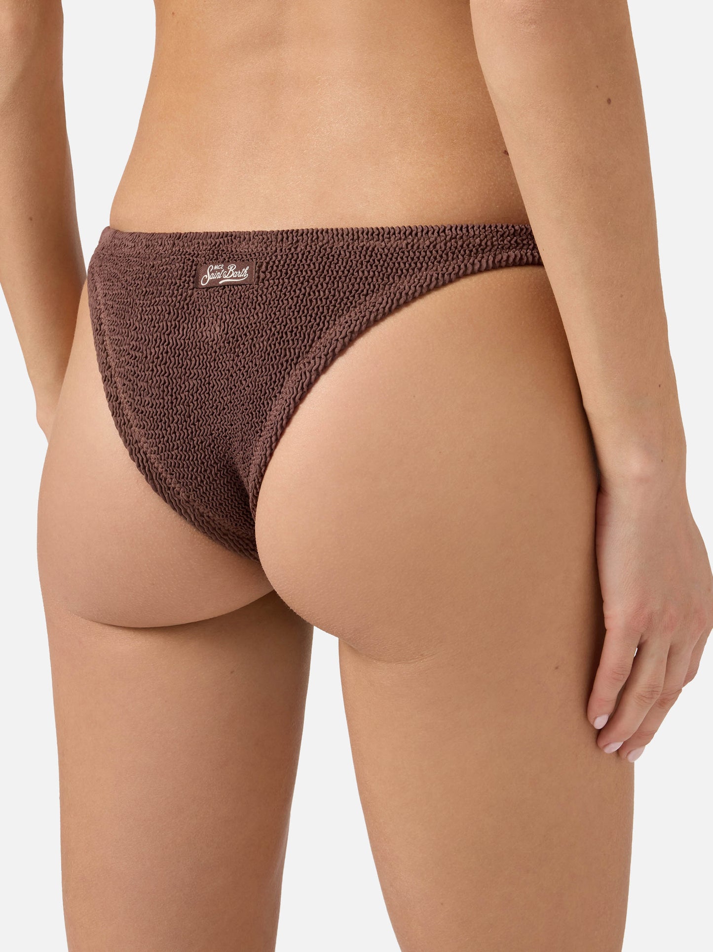 Slip mare Naomi modello brasiliana in tessuto crinkle marrone
