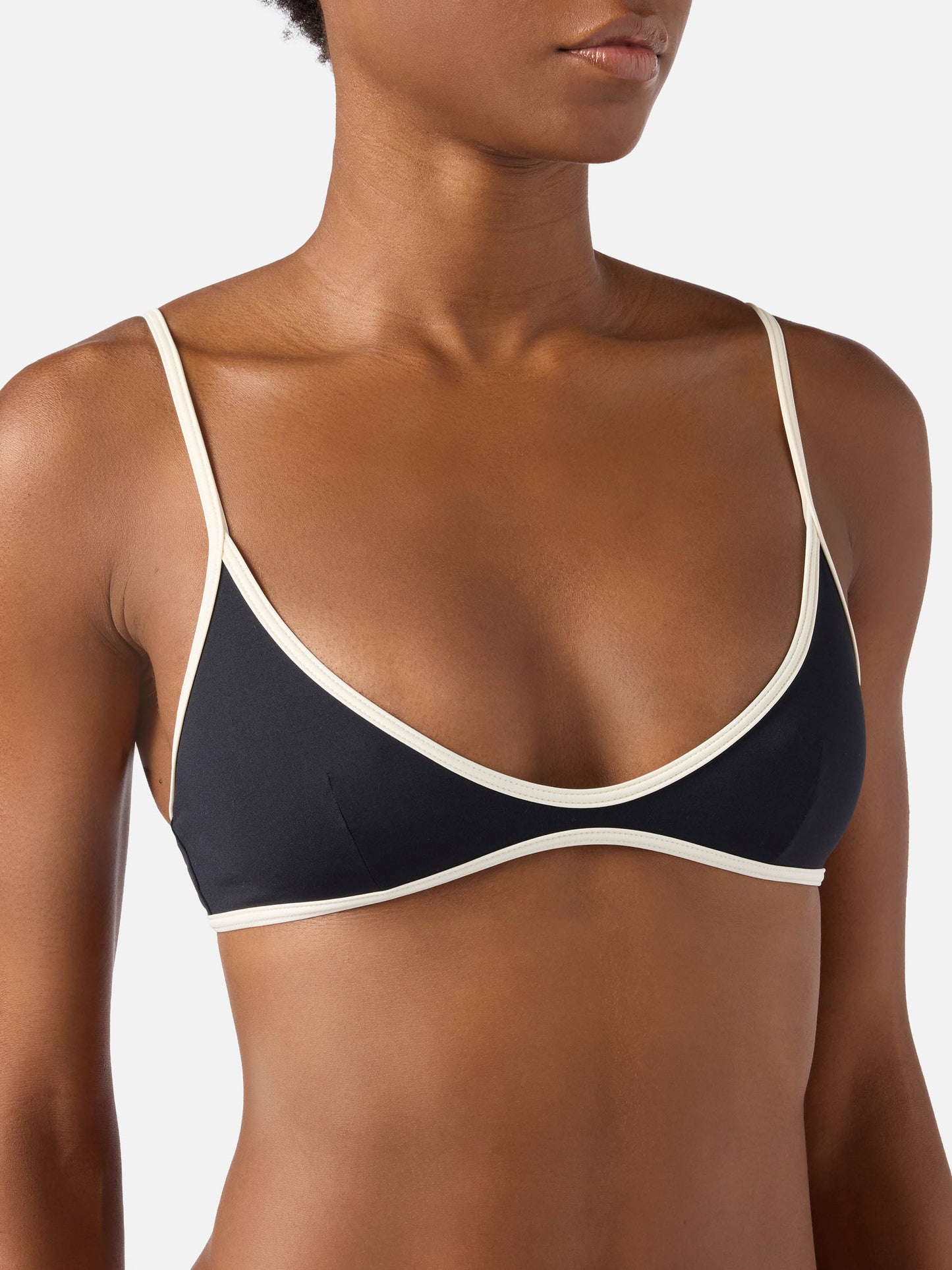 Top de bikini bralette con tiras Paloma en negro con ribetes en contraste