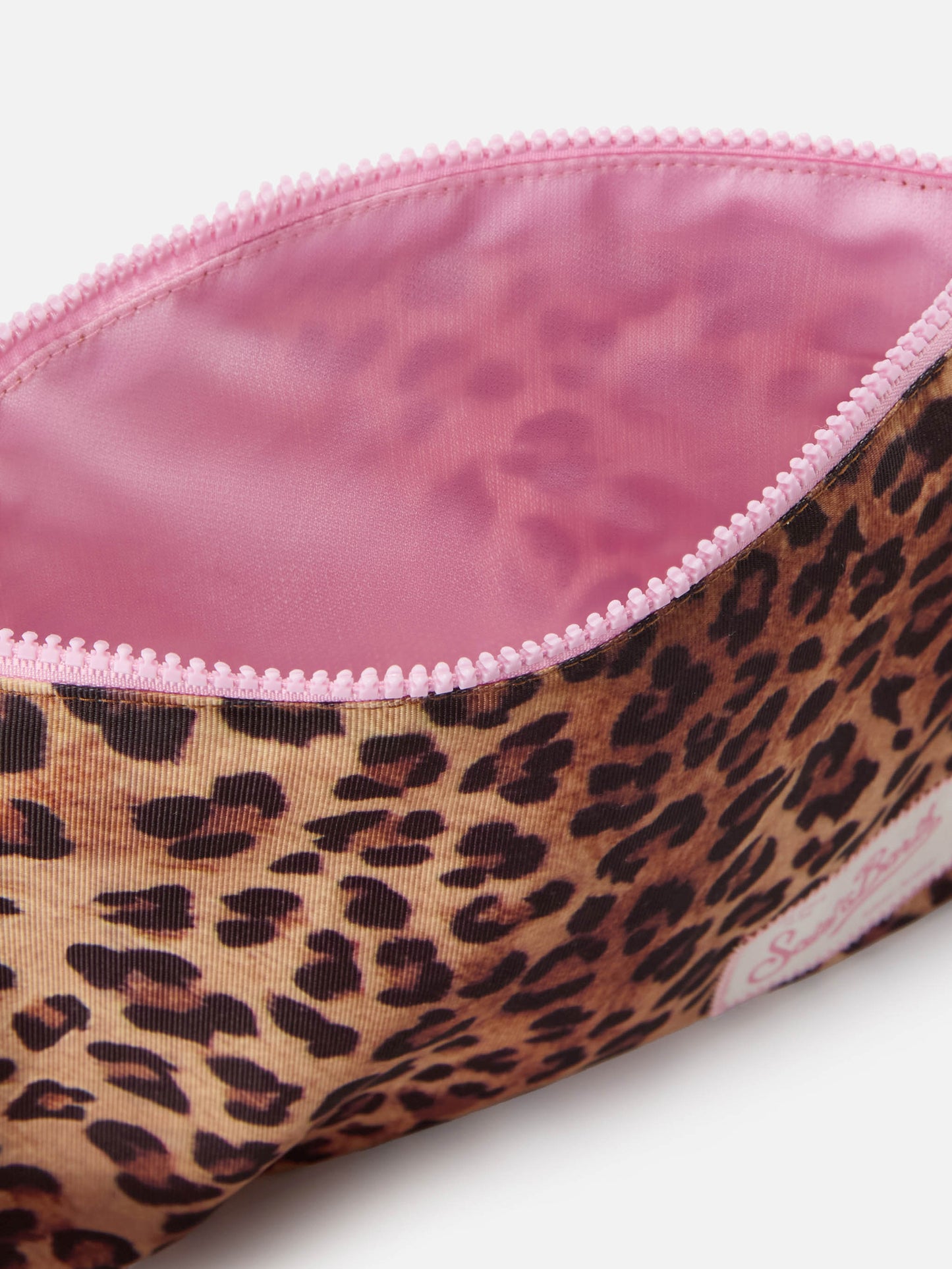 Pareasy pouch with leopard print