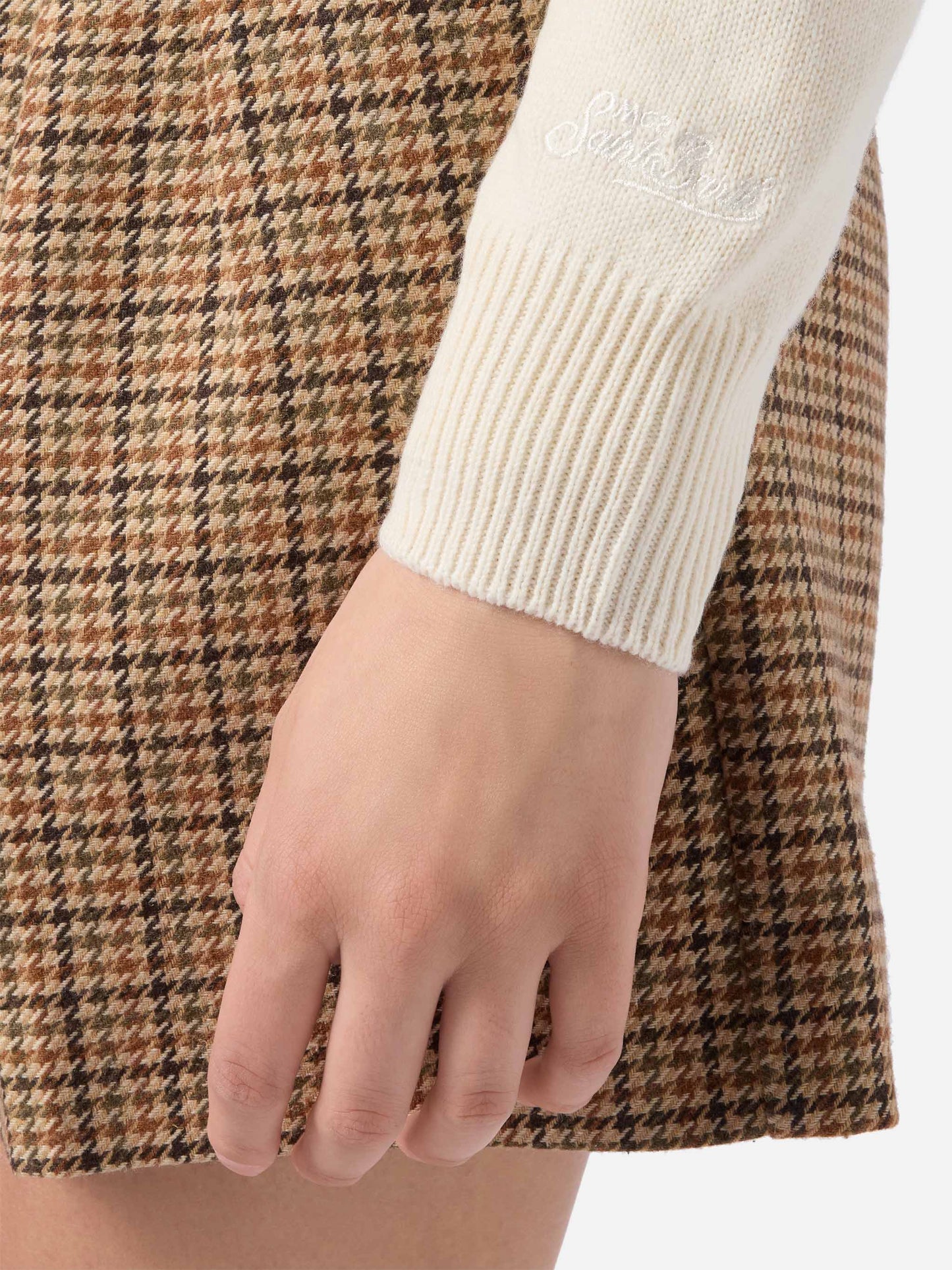 New Queen cashmere-blend sweater in white with Bollicine Addicted lurex jacquard