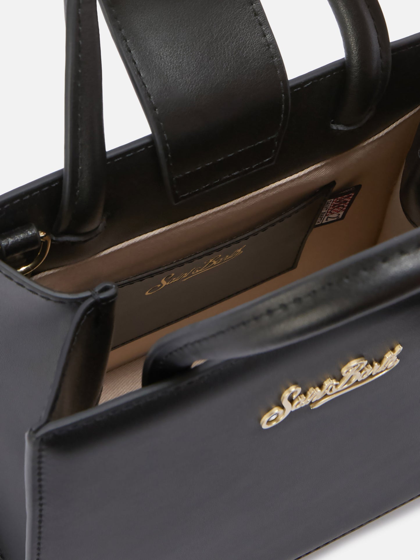 Die Structured Shop Mini-Bag aus schwarzem Glattleder mit Metallanhänger