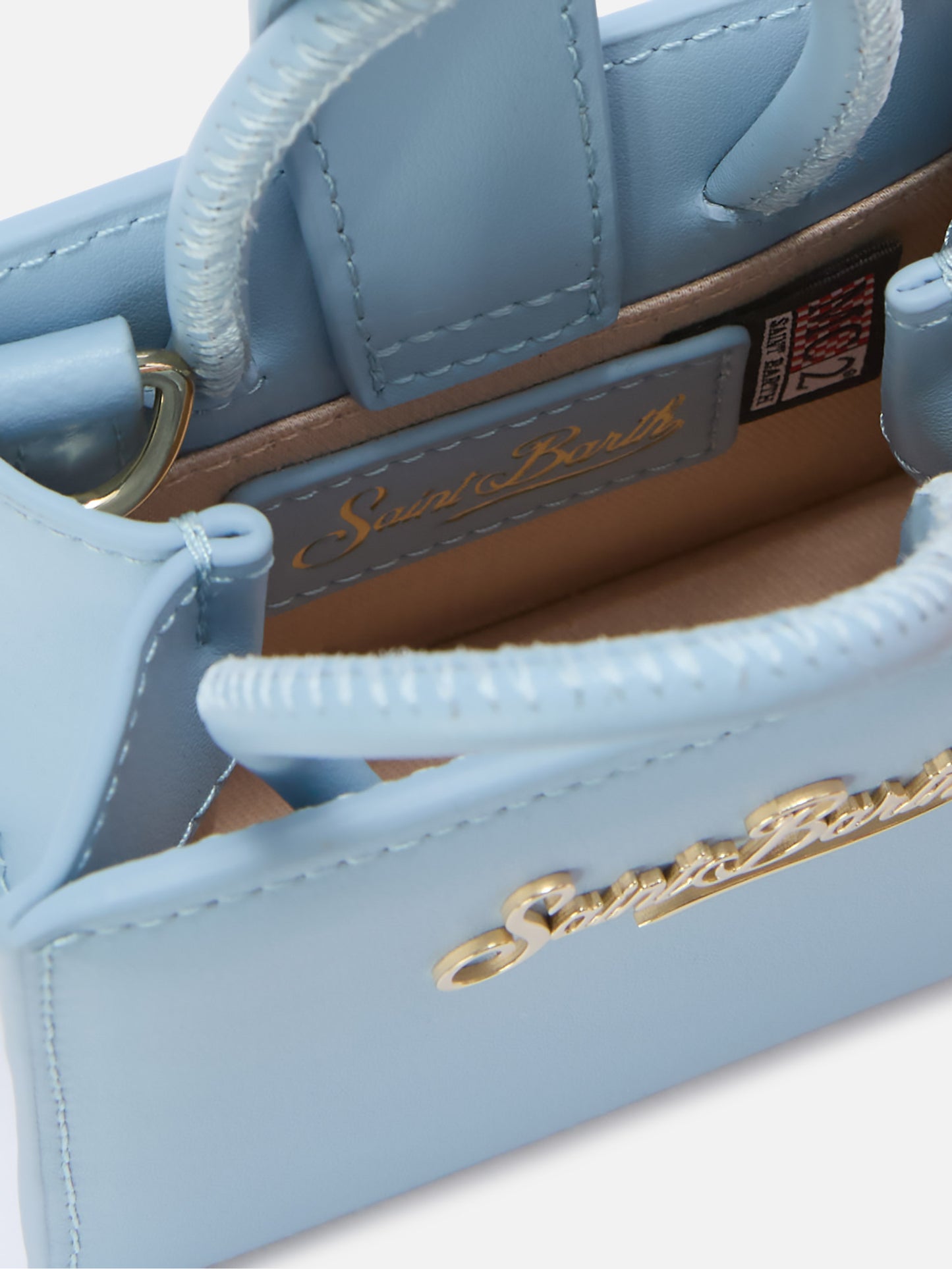 Structured Shop Micro-Bag aus hellblauem Glattleder mit Metallanhänger