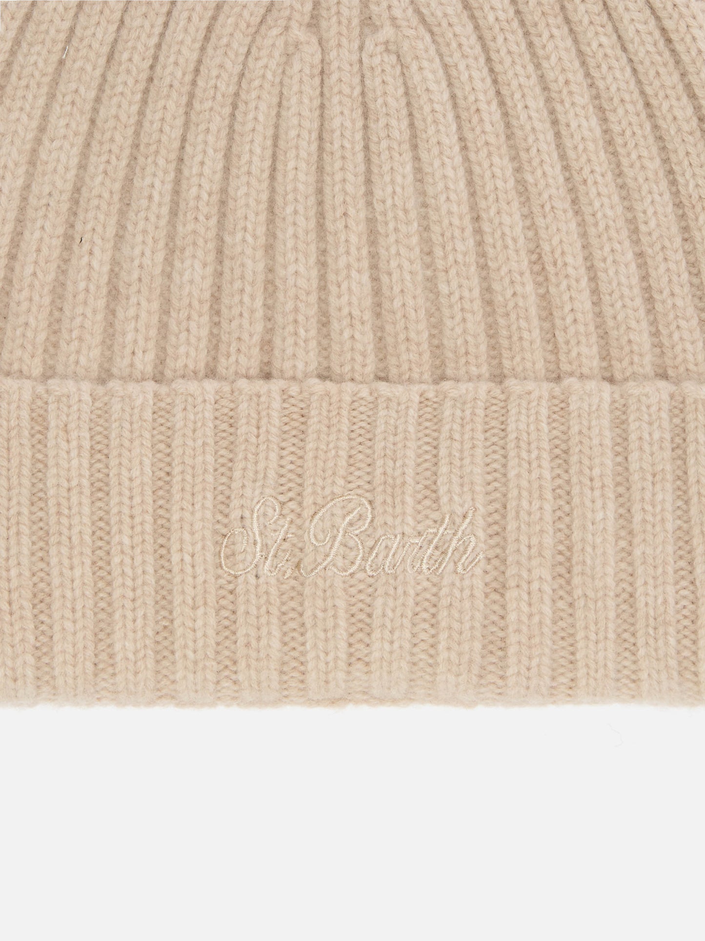Berretto Wengen in lana beige con ricamo St. Barth sul risvolto