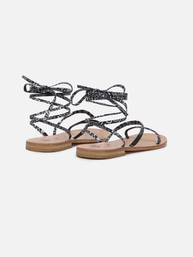 Flache Sandalen mit Wickeldesign und Bandanna-Print