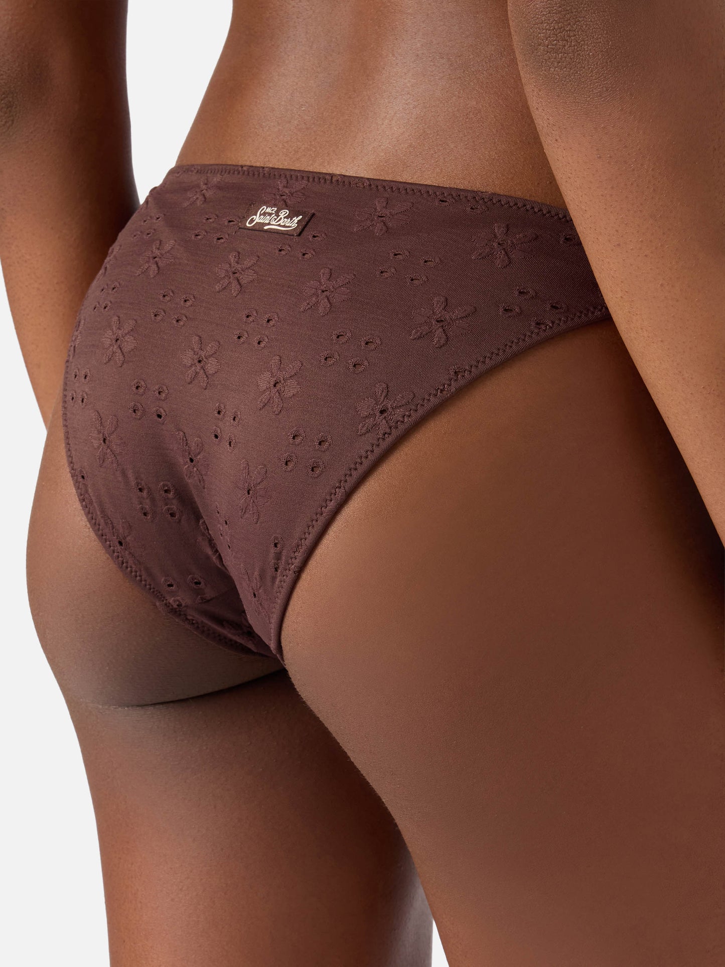 Bas de bikini classique Yali en tissu sangallo marron avec broderie marguerite