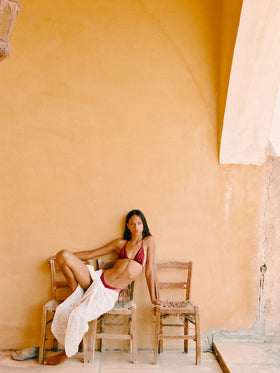 Bikini Leah Marielle rojo con acabado brillante y charms 