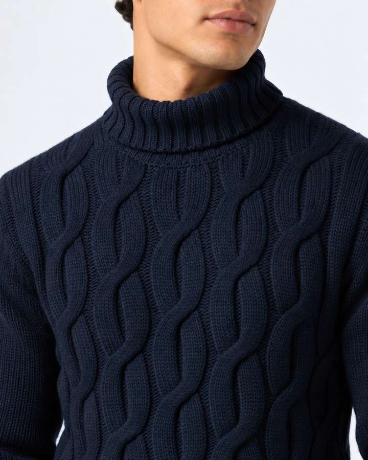 Pull en maille torsadée style pêcheur en mélange de cachemire bleu marine 