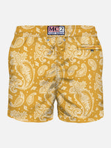 Herren-Badeshorts aus leichtem Stoff mit ockerfarbenem Paisley-Print