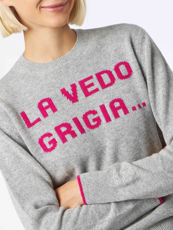 Woman crewneck grey sweater with La Vedo Grigia... print