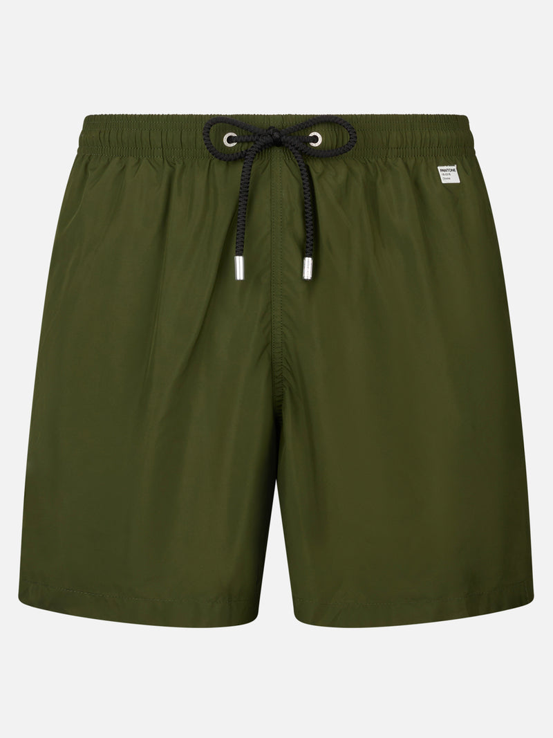 Badeshorts für Herren aus leichtem Stoff in Militärgrün Lighting Pantone | PANTONE® SPECIAL EDITION