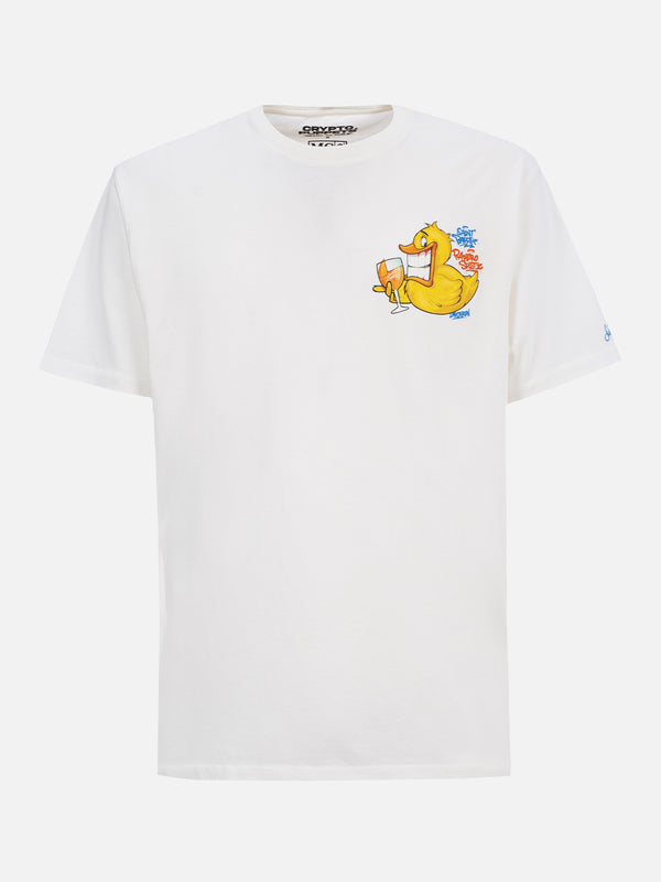 Herren-Baumwoll-T-Shirt mit platziertem Aufdruck „Cryptopuppets Ducky Aperitif“ auf Vorder- und Rückseite | CRYPTOPUPPET-SONDERAUSGABE