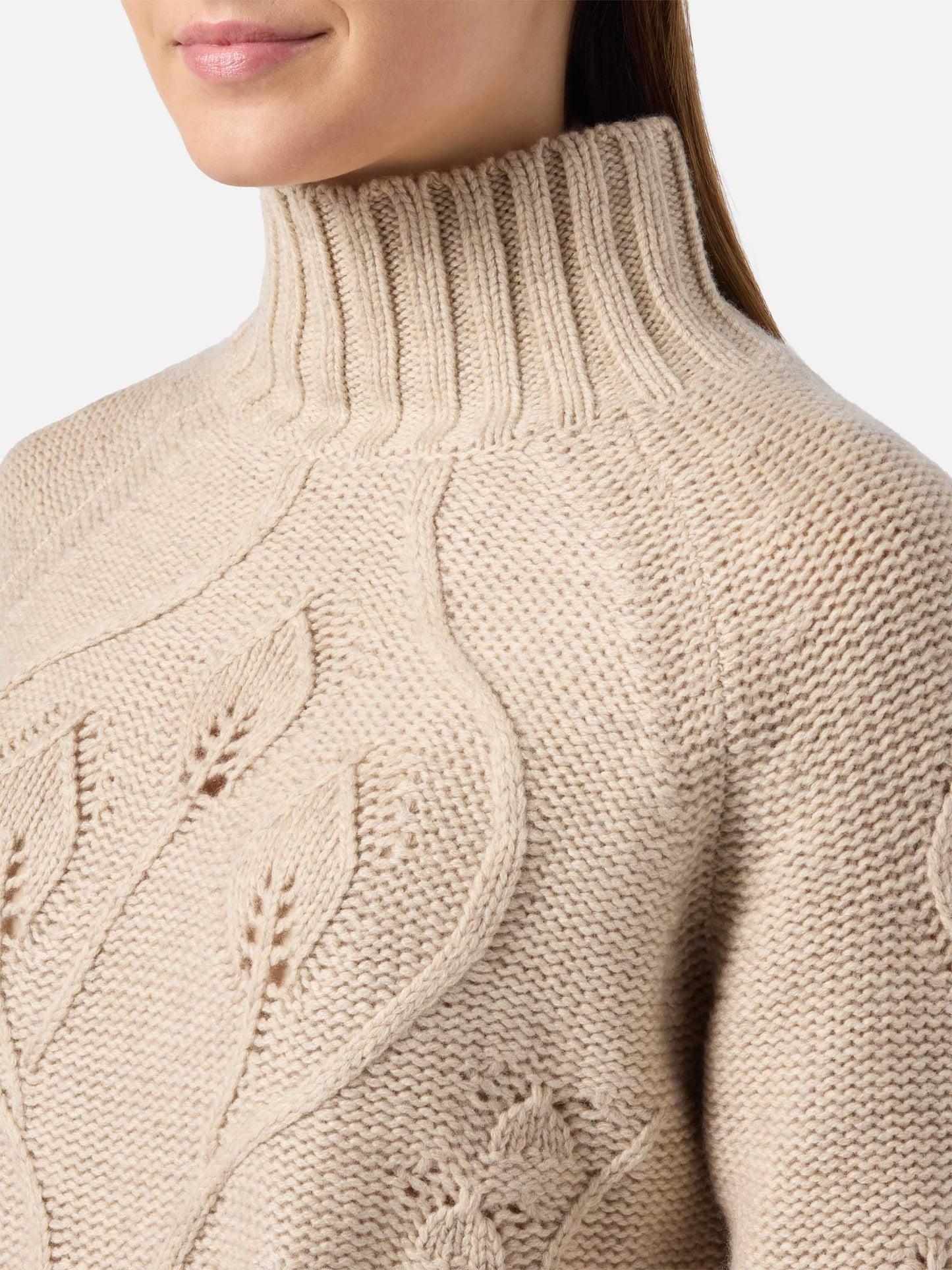 Maglia beige a collo alto Alais in misto cashmere con fiori 3D