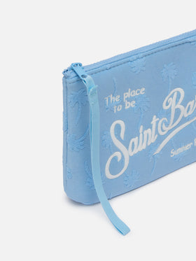 Pochette Aline in spugna azzurra con motivo palme embossed