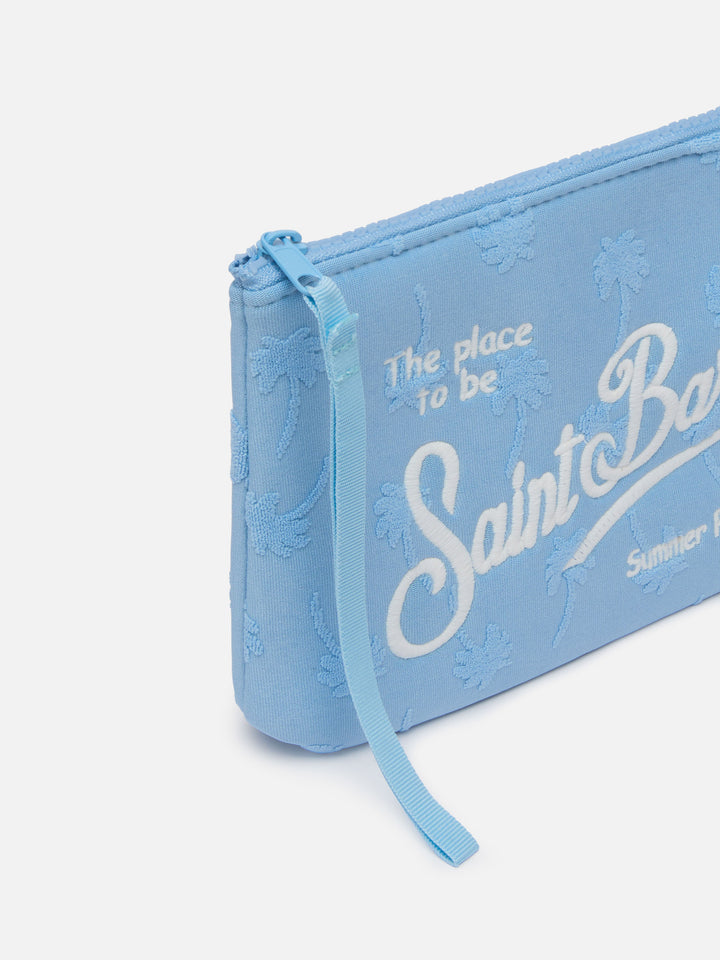 Aline hellblaue Frottee-Pochette mit Palmenprägung