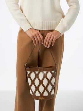 Bucket Bag Alexandra mit Teddy-Details
