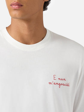 Arnott Warm winter cotton T-shirt in white with E nun m’angoscià embroidery | VACANZE DI NATALE SPECIAL EDITION