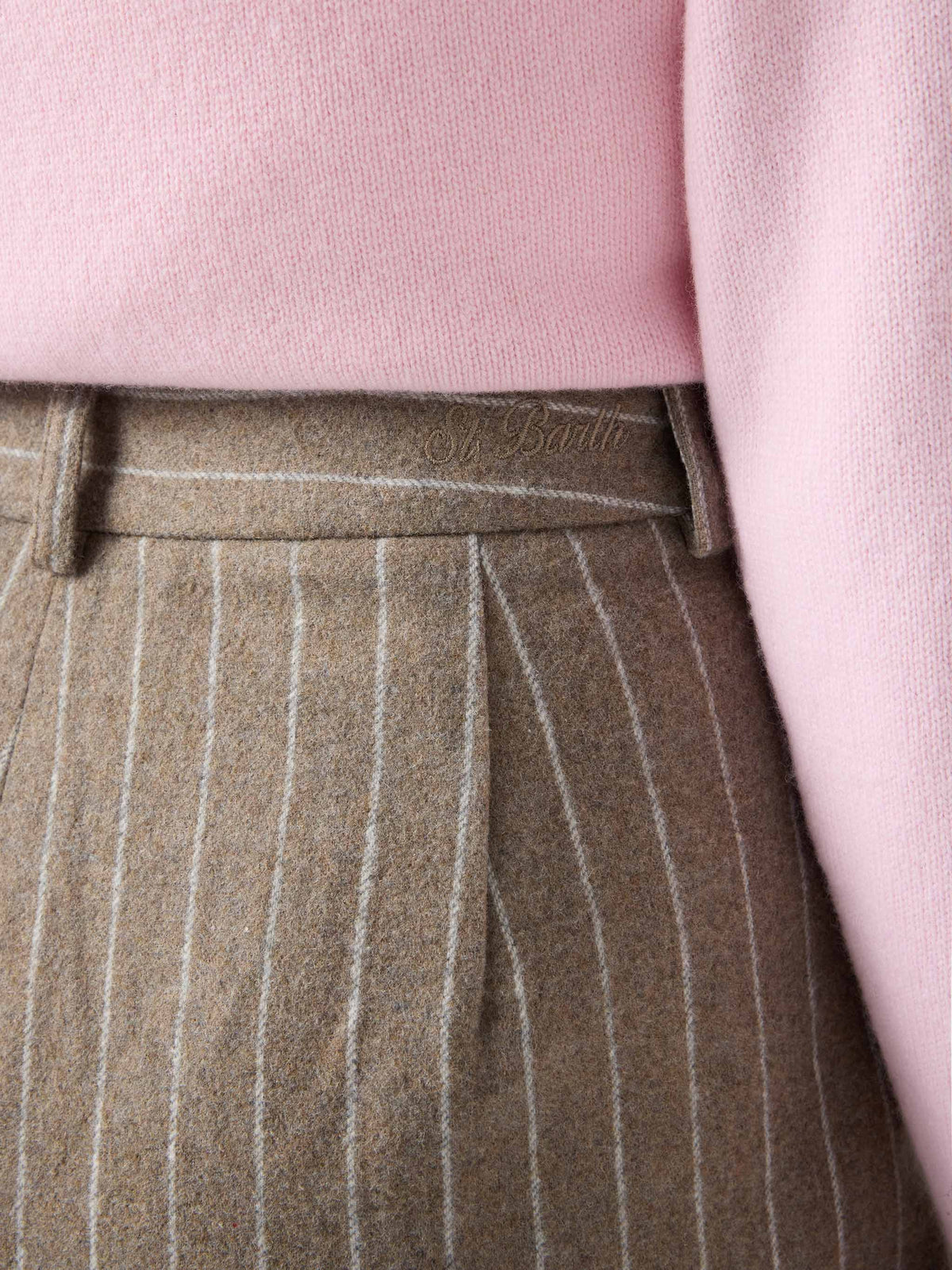 Beige Aya Shorts aus Wollmisch-Flanell mit Nadelstreifen 