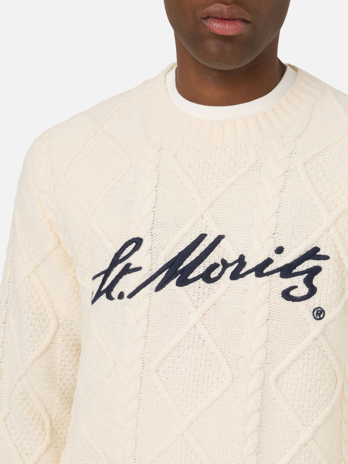 Jersey de punto trenzado color crema con cuello redondo y bordado St. Moritz | Special edition 