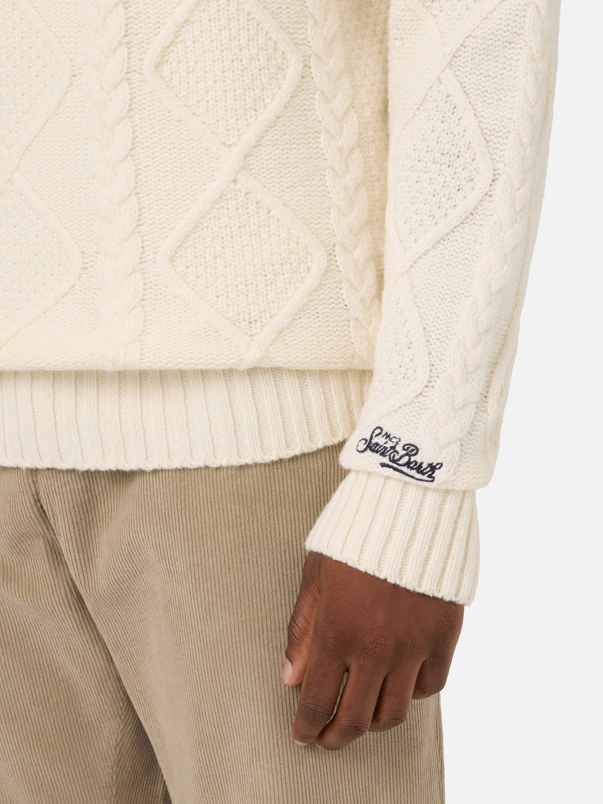 Jersey de punto trenzado color crema con cuello redondo y bordado St. Moritz | Special edition 
