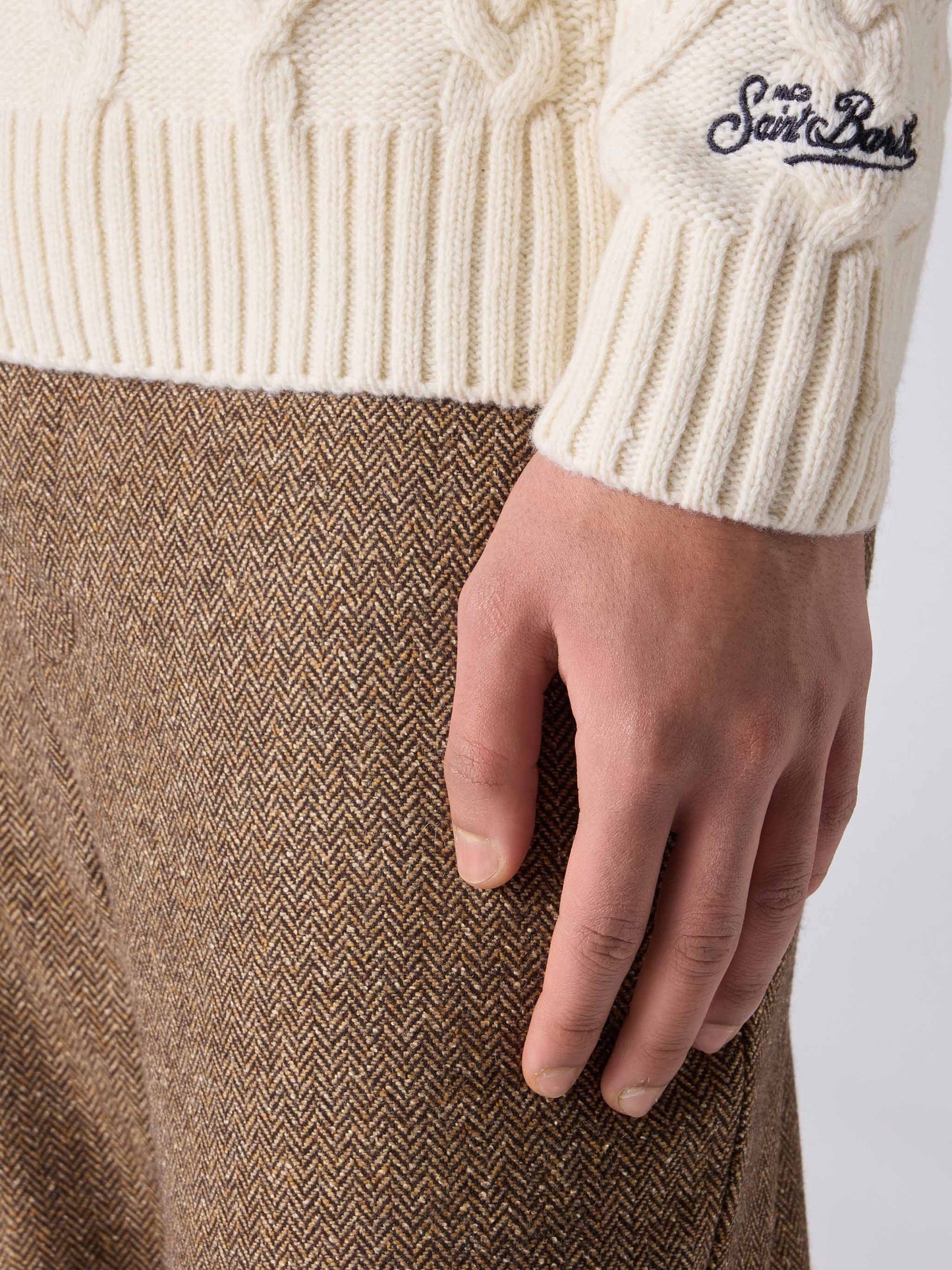 Weißer Rundhalspullover Bergen Tricot mit Vacanze di Natale '83-Stickerei