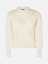 Woman white sweater Bloom with pearl-like beads