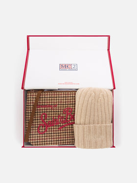 Set aus Pochette mit Hahnentrittmuster und beiger Beanie 