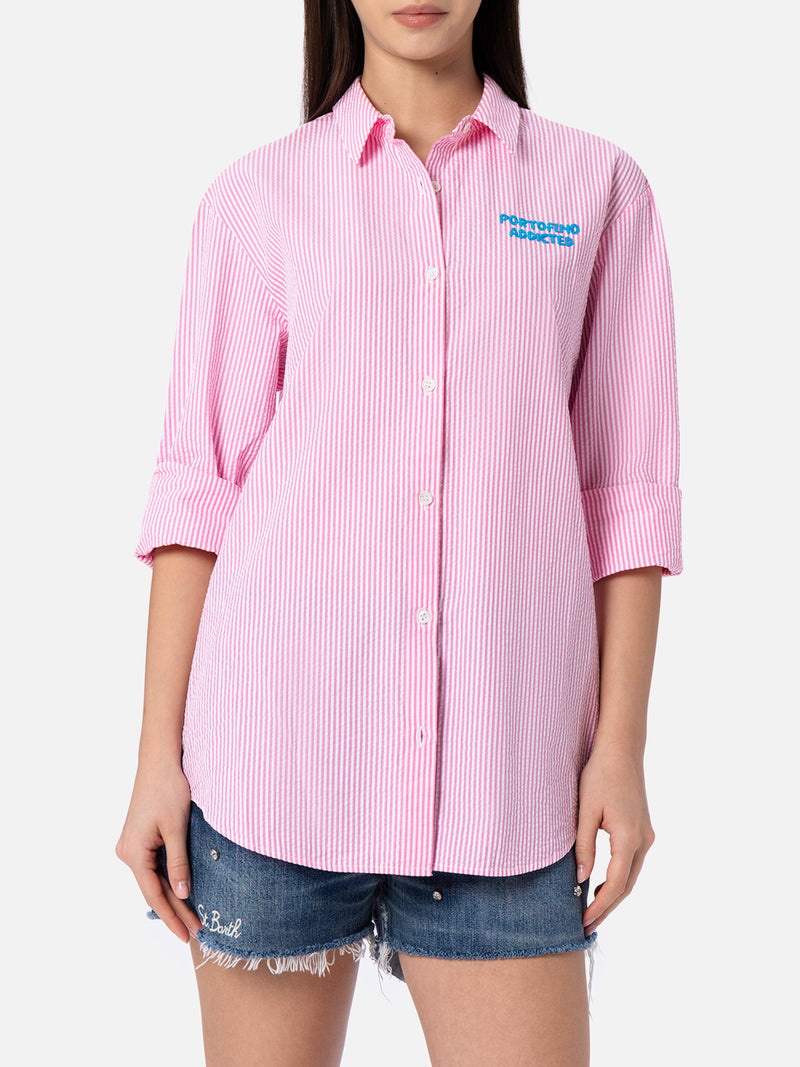 Camicia da donna Brigitte in cotone seeruscker a righe con ricamo Portofino davanti e dietro