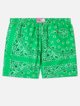 Caprese-Badeshorts mit grünem Bandana-Print 