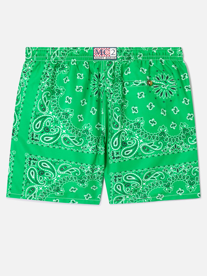 Caprese-Badeshorts mit grünem Bandana-Print 