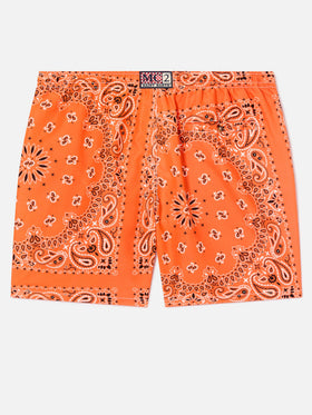 Herren-Badeshorts mit orangefarbenem Bandana-Aufdruck