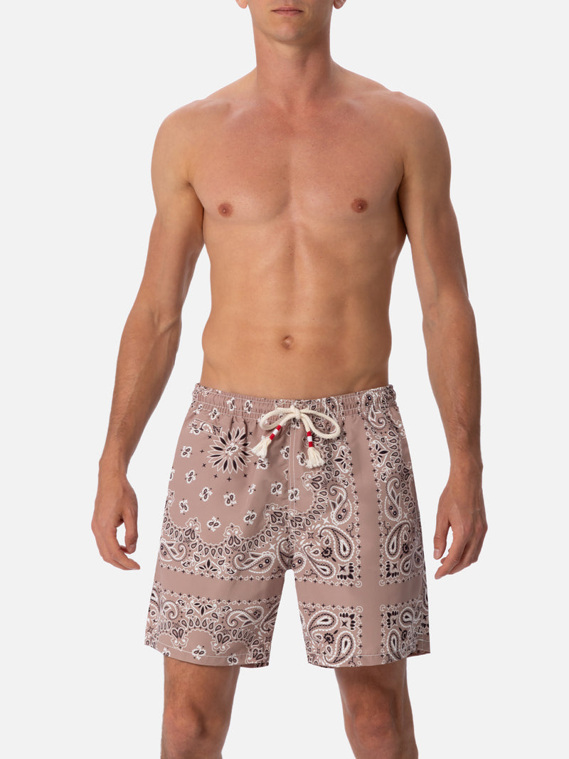 Mittellange beige Bandana-Badeshorts für Herren von Caprese