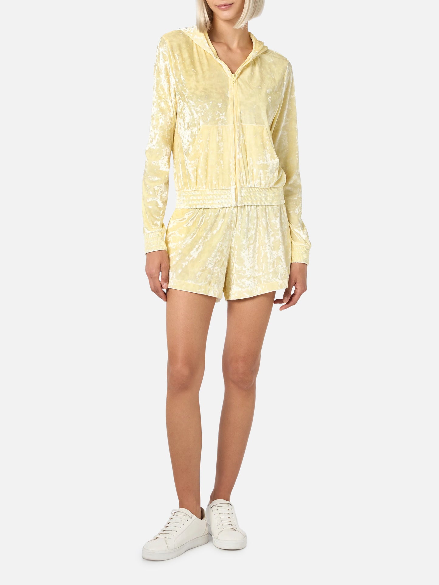 Pantaloncini corti da donna in ciniglia giallo pallido Cate