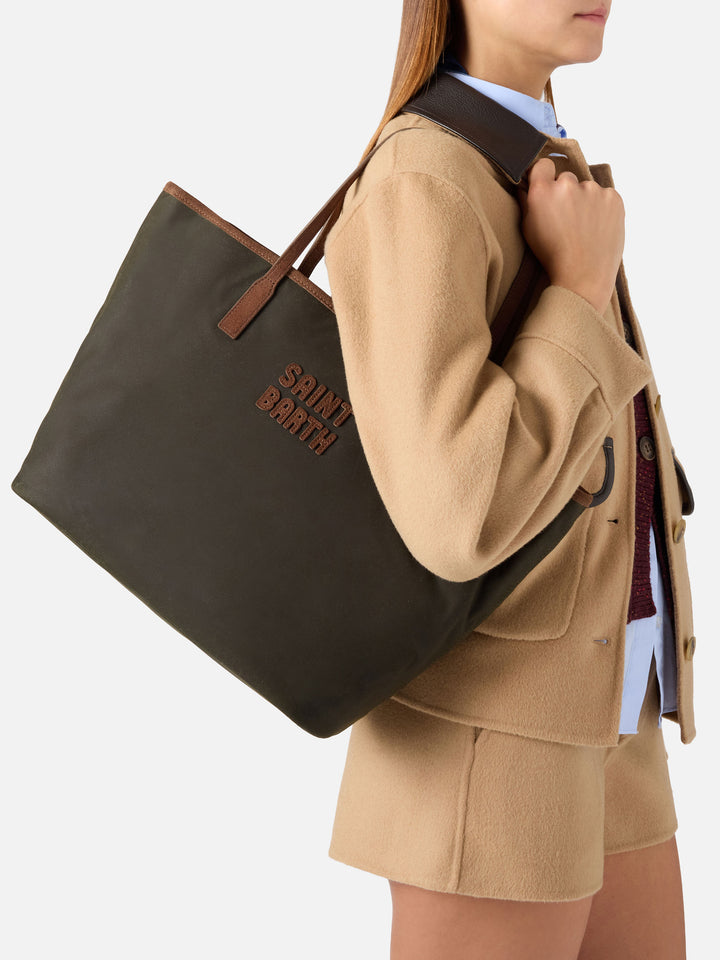 Bolso Large City encerado verde militar con bordado del logo 