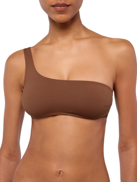 Klassische Badehose „Yali“ in Braun – One-Shoulder-Bralette-Oberteil „Celestine“ in Braun