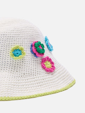 Cloche da donna all'uncinetto