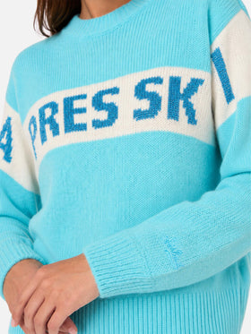 Danya hellblauer Pullover mit Après Ski-Print 