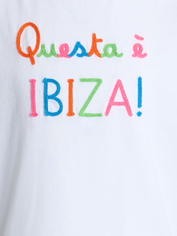 Mädchen-T-Shirt Elly aus Baumwolljersey mit Rundhalsausschnitt und Stickerei „Questa non è Ibiza“.