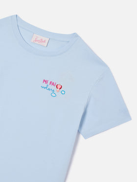 T-shirt Emilie azzurra con ricamo Mi fai volare e charm