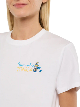 White Emilie T-shirt with Sono molto Tonica embroidery