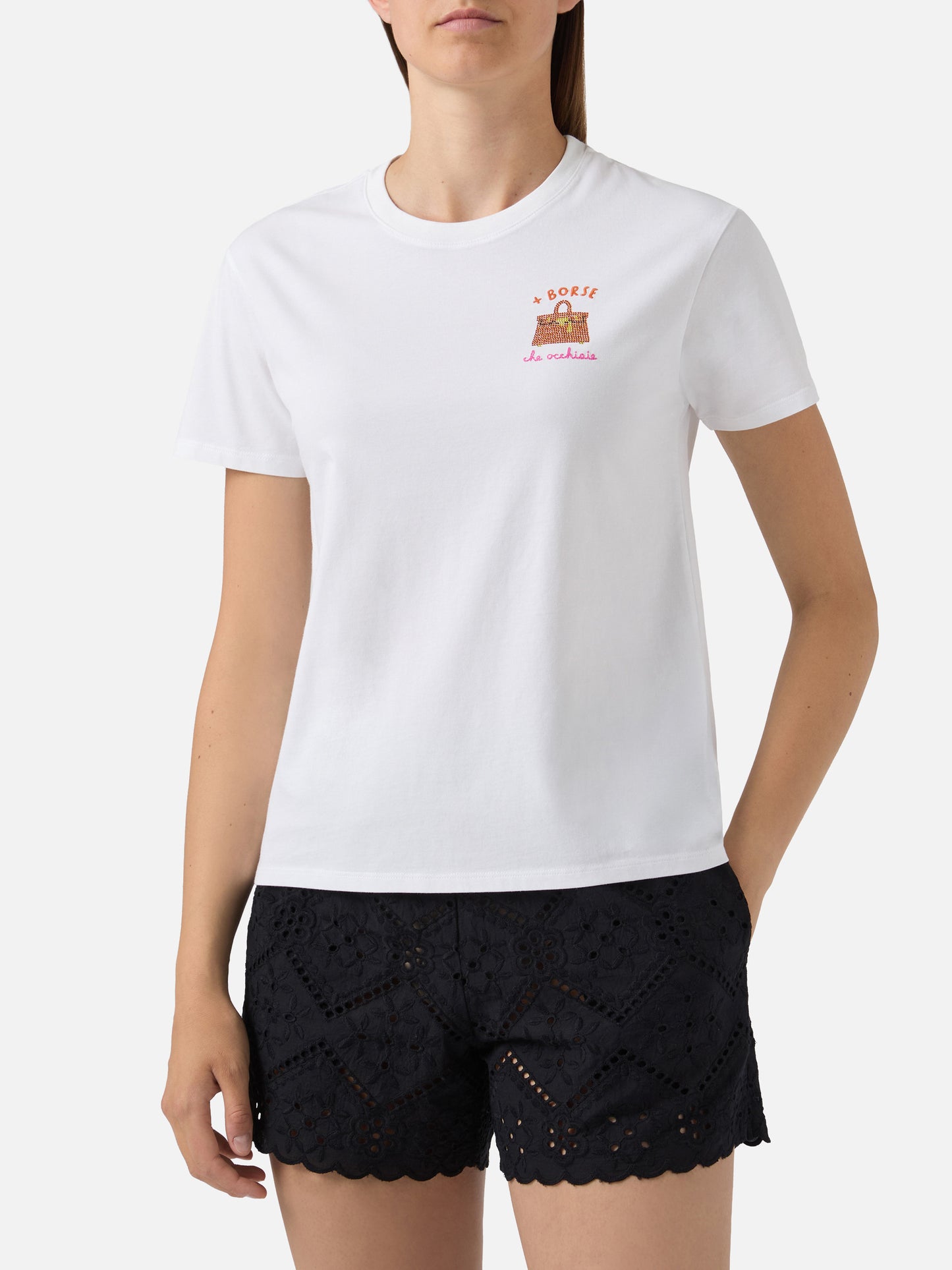 T-shirt Emilie bianca con ricamo + Borse che occhiaie e strass