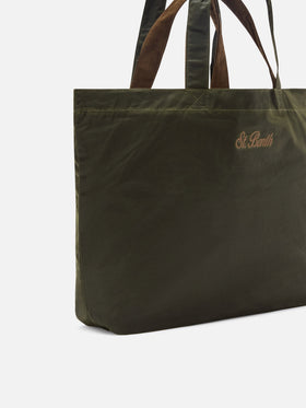 Bolso Essential encerado tote verde militar con bordado del logo 