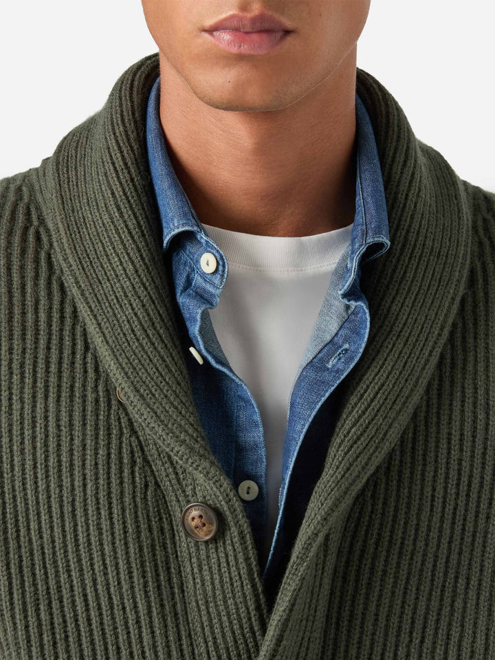 Cárdigan verde de lana Glasgow con cuello chal 