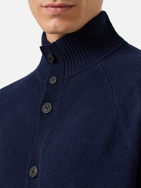 Cardigan Galway en laine d’agneau Navy blue avec col montant 