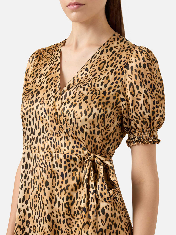 Kurzes Damenkleid mit Leopardenmuster