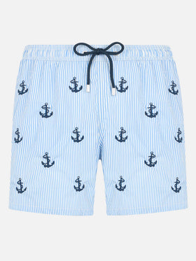 Mittellange Badeshorts für Herren aus Seersucker „Gustavia“ mit Ankerstickerei