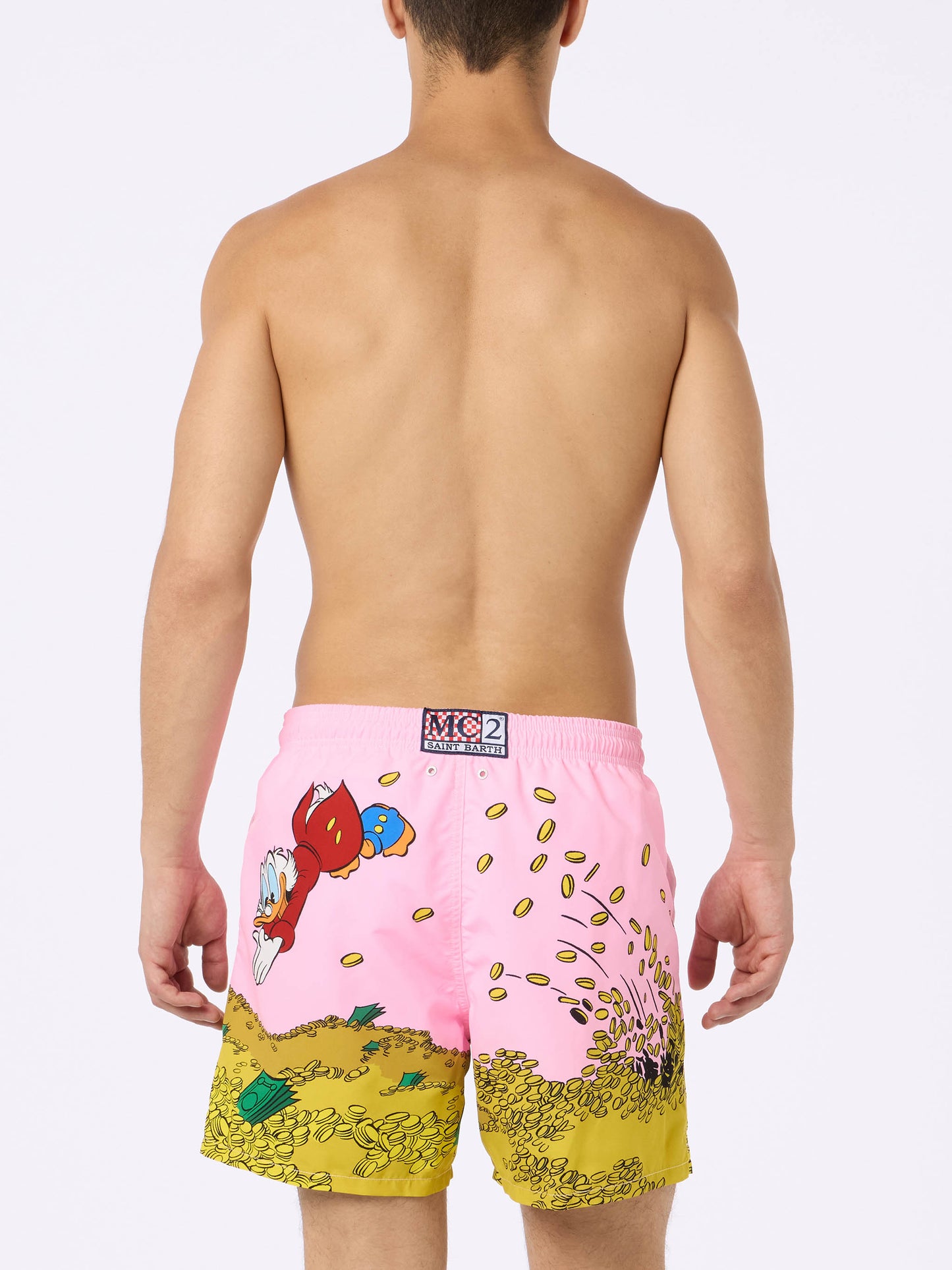 Mittellange Gustavia-Badeshorts für Herren mit platziertem „Onkel Dagobert“-Aufdruck ©DISNEY SONDEREDITION